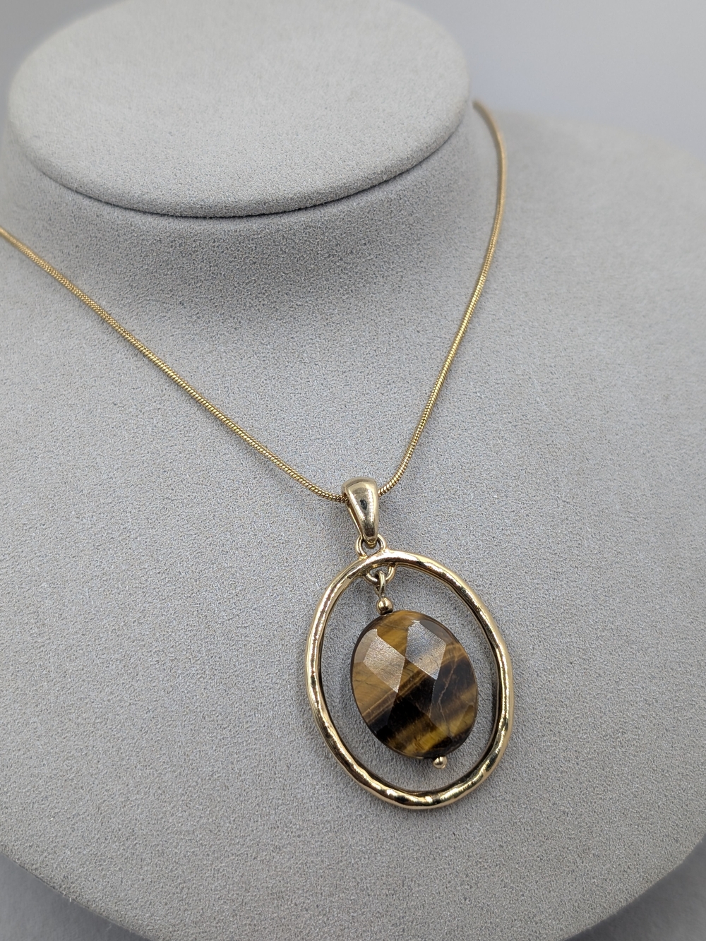 Lia Sophia Tuscan Tiger’s Eye Gold Tone Pendant Necklace M183